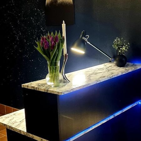 Hotell Tre Systrar Ескилстуна Екстериор снимка