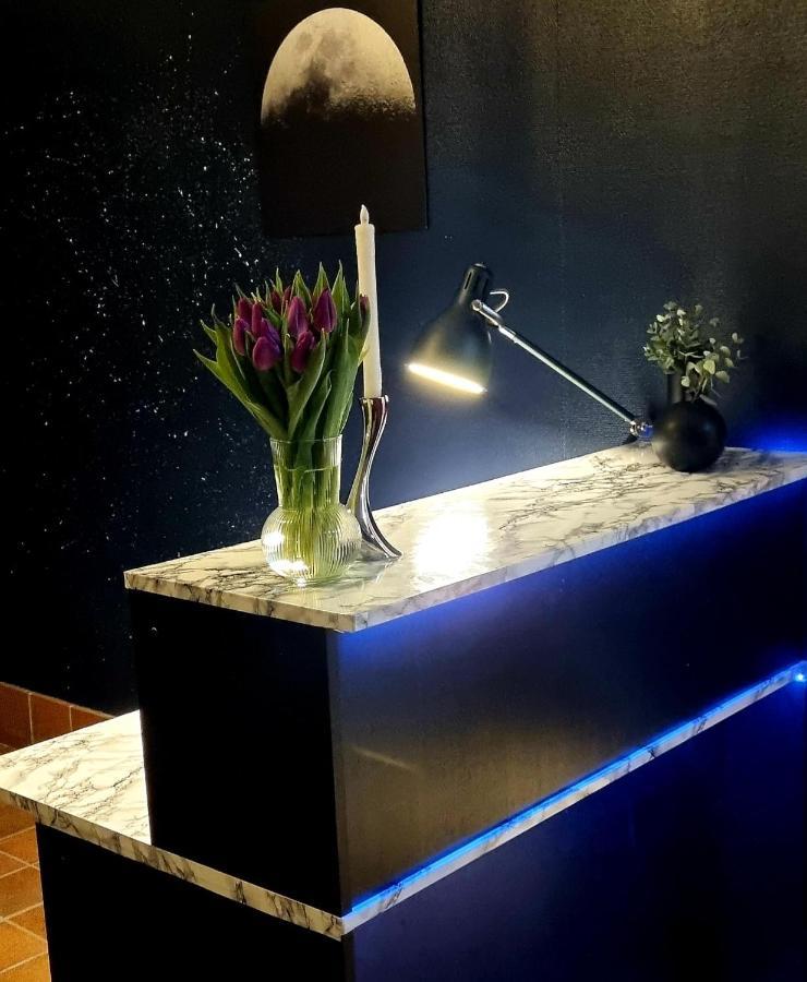 Hotell Tre Systrar Ескилстуна Екстериор снимка